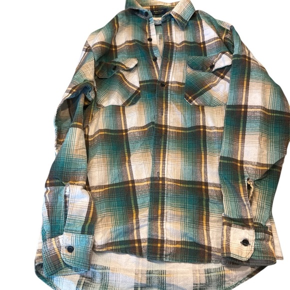 Women’s Plaid Button Down Shirt - Picture 3 of 6